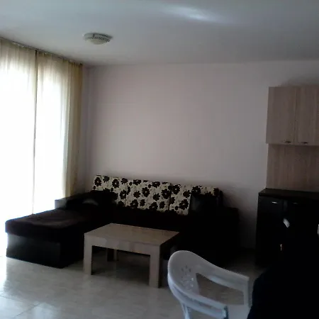 Santa Sofia Apartcomplex شقة فندقية *