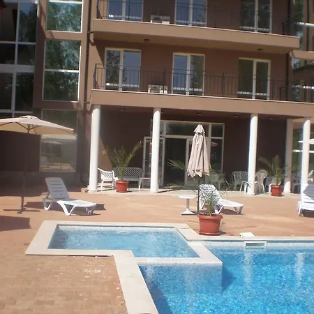 Santa Sofia Apartcomplex شقة فندقية *